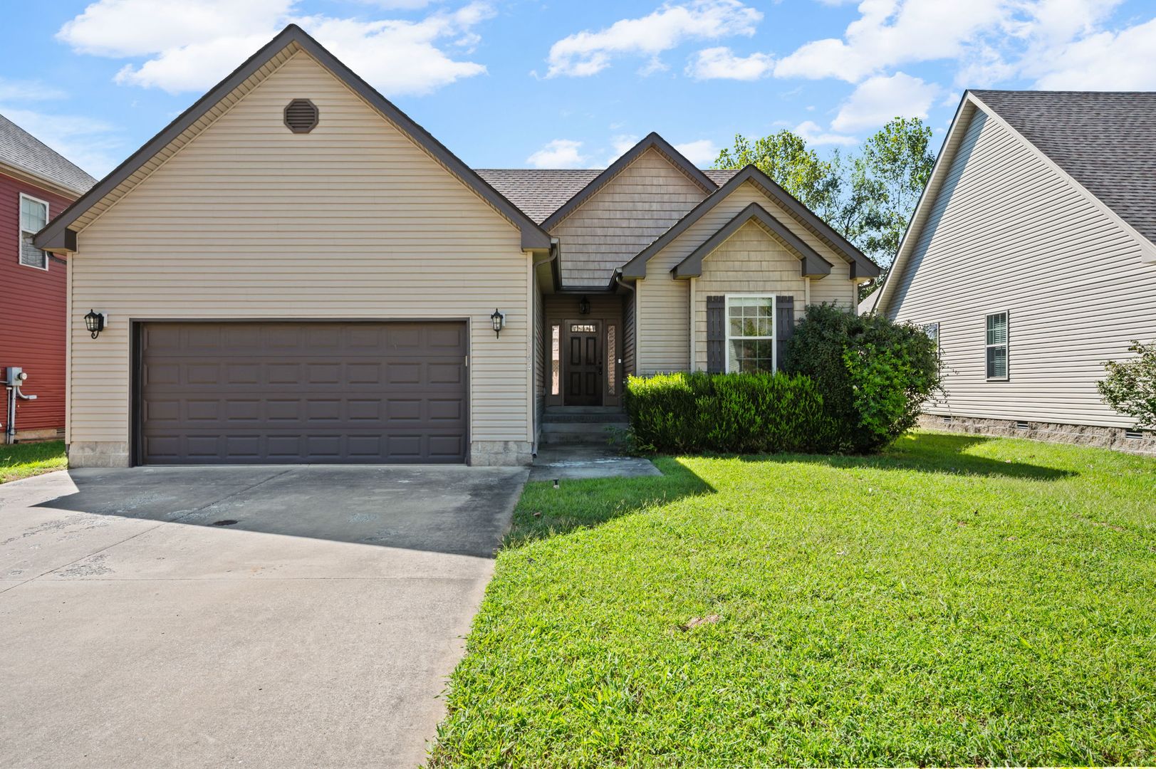 Clarksville House: 3744 Silver Fox Court