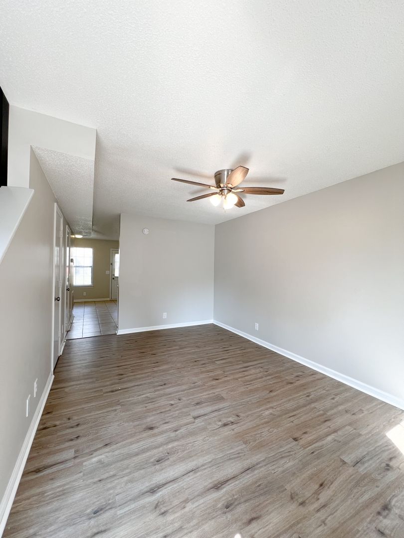 Clarksville Apartment: 115 Ballygar Street