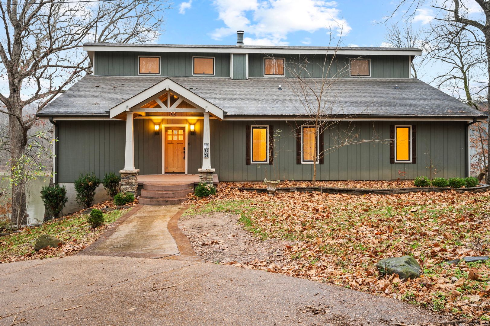 Clarksville House: 109 Mayhew Road