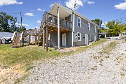 CHARMING & UPDATED 1-BEDROOM DOWNSTAIRS UNIT IN CLARKSVILLE! – photo 1