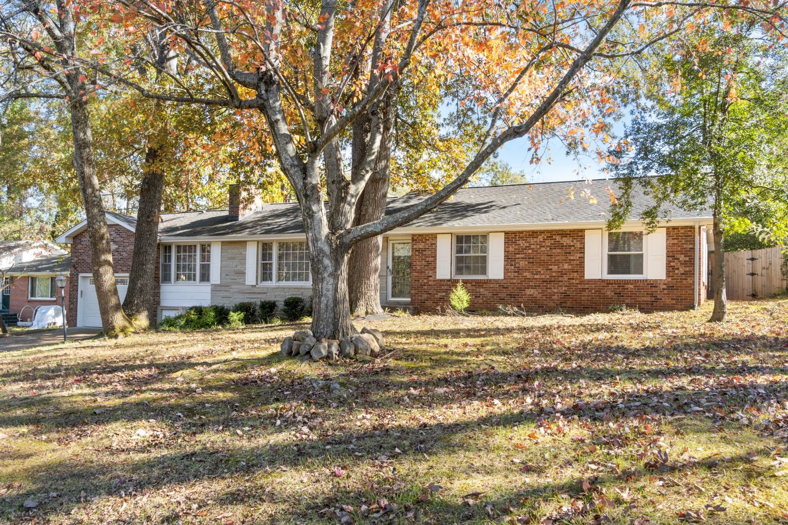 Clarksville House: 27 Bunker Hill Road