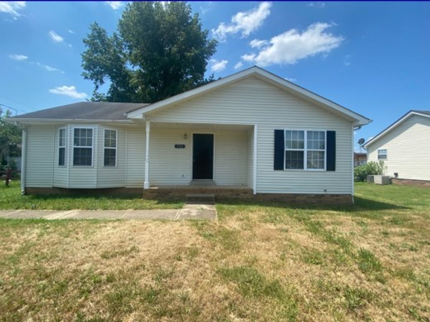 Oak Grove House: 726 Carbondale Dr