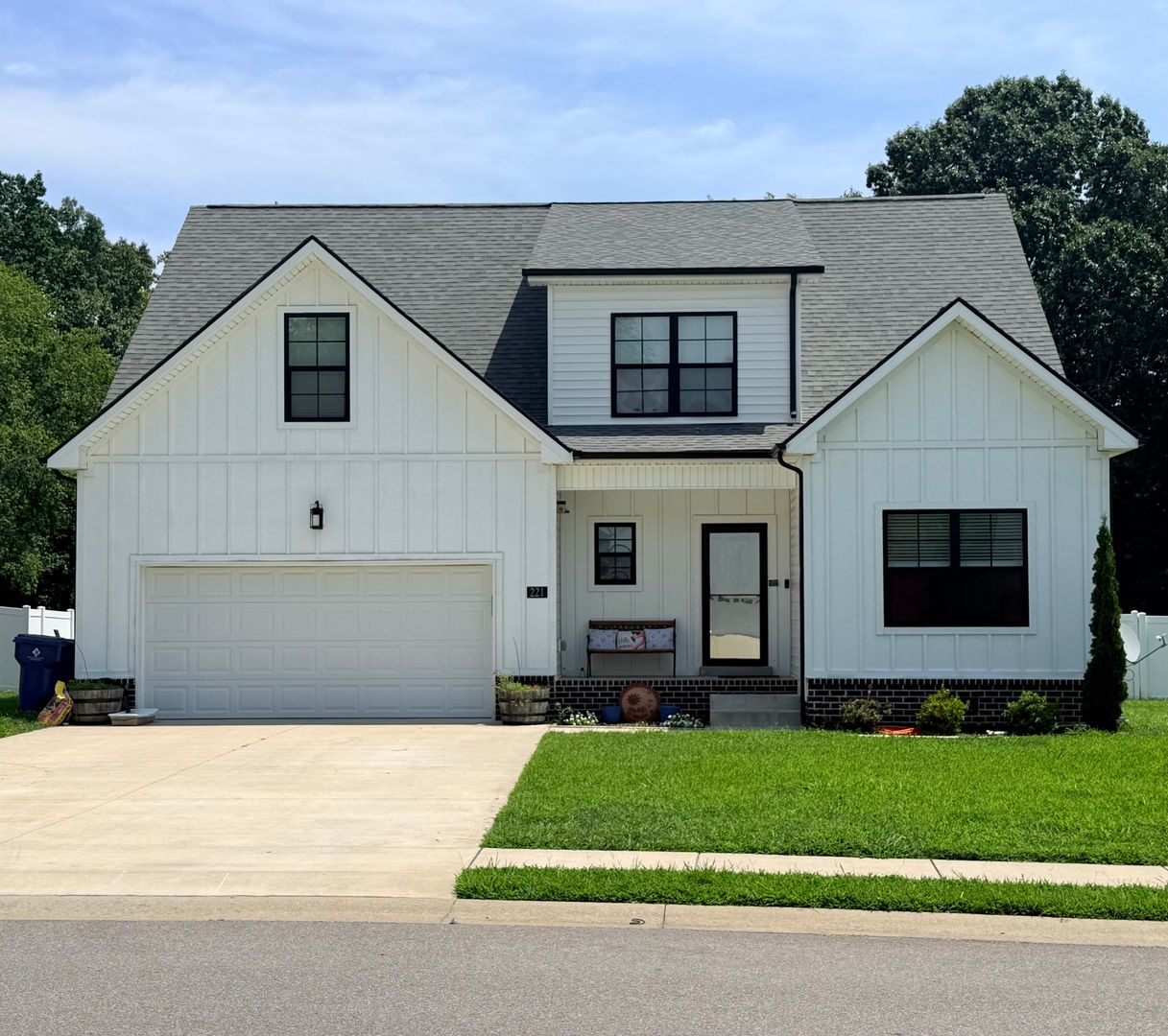 Clarksville House: 221 Sherlock Drive