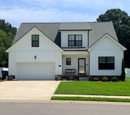 Beautiful 5-Bedroom Home with Spacious Layout & Sunroom – photo 1