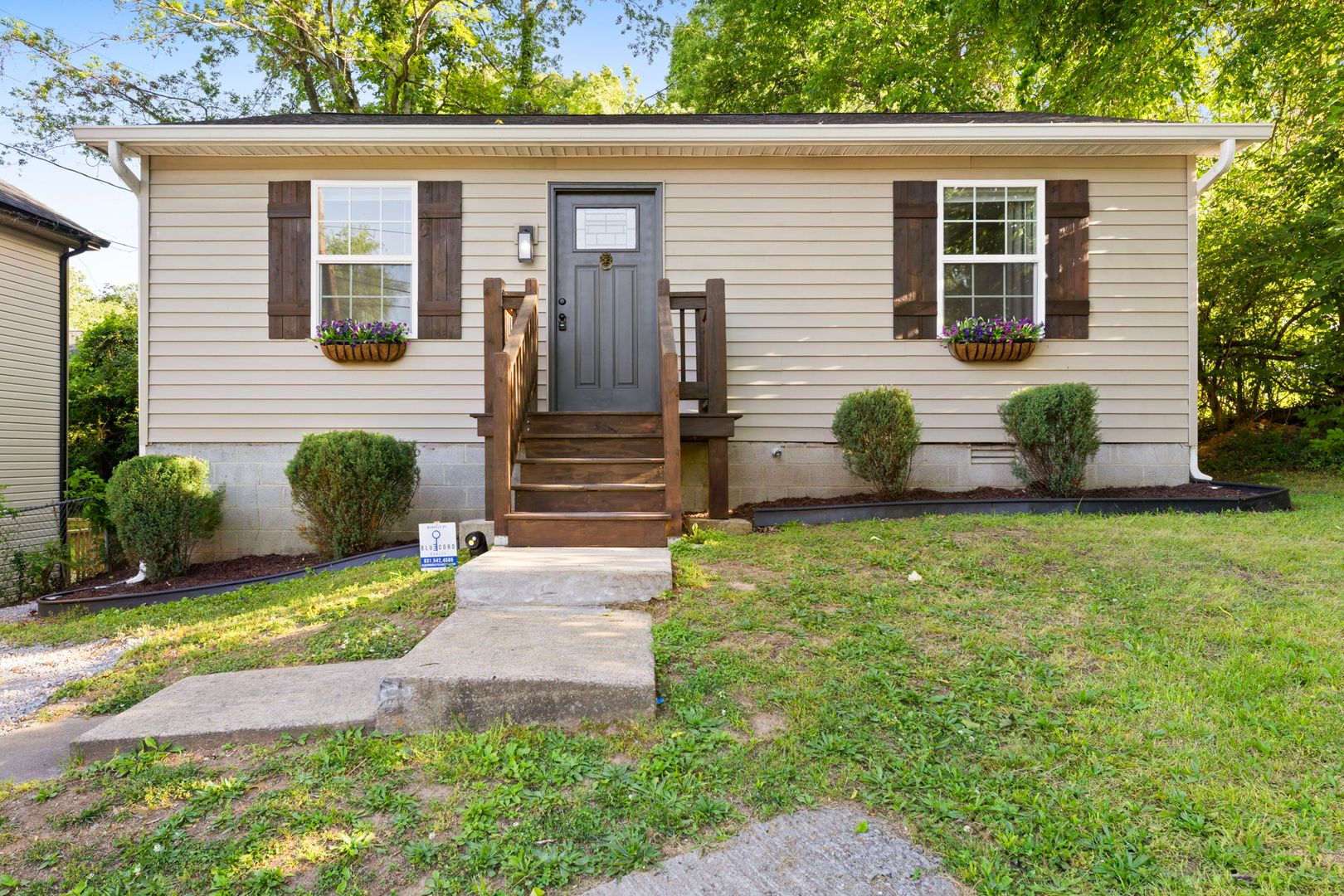 Clarksville House: 1206 Cedar Street