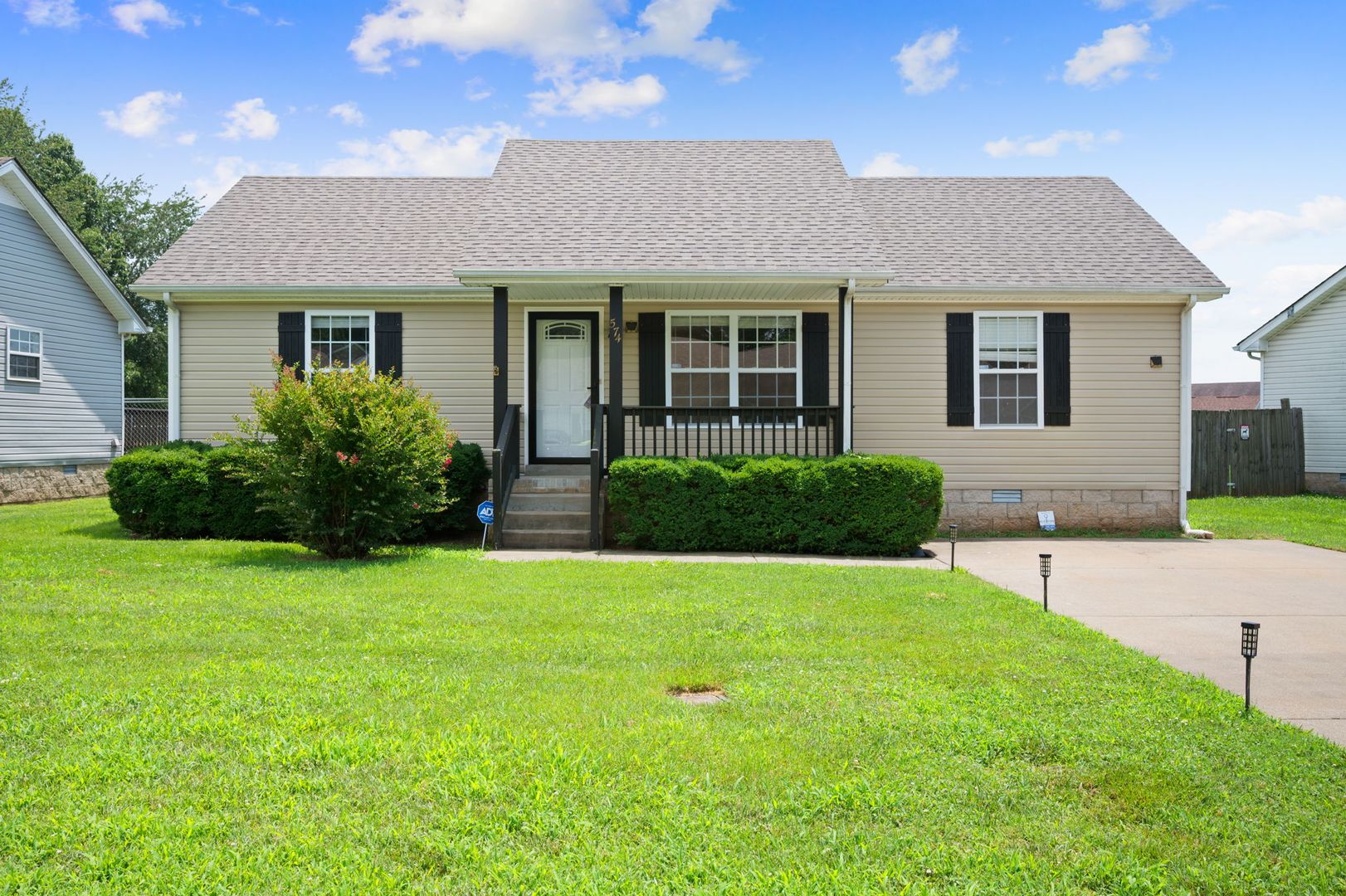 Clarksville House: 574 Oakmont Drive