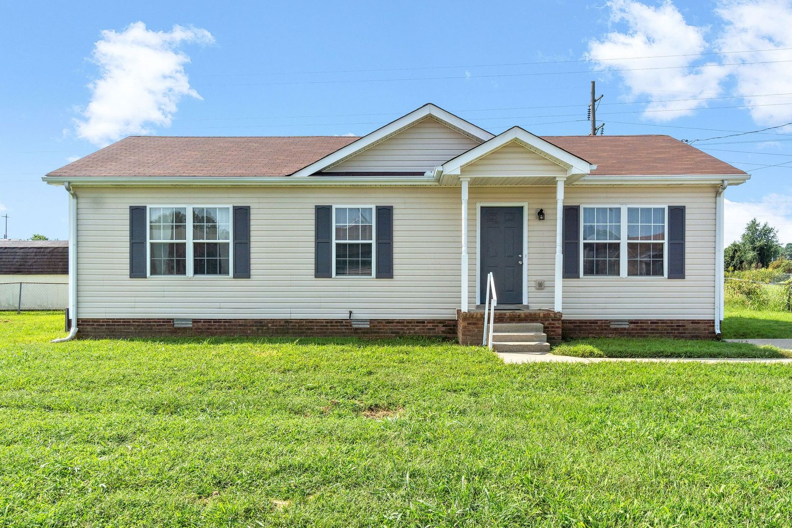 Oak Grove House: 524 Gainey Drive