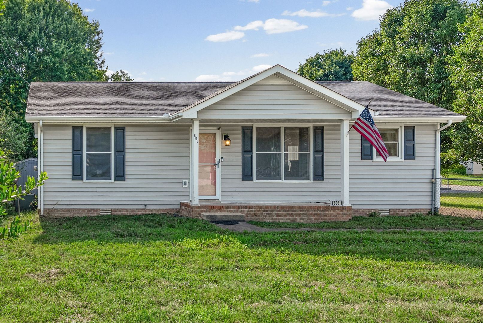 Clarksville House: 606 Joshua Drive
