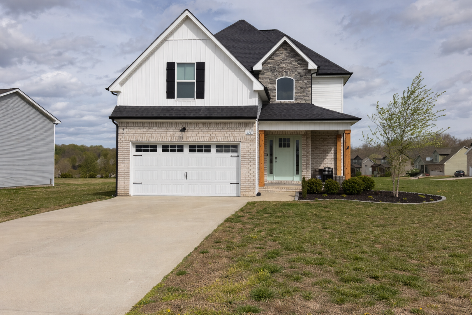 Clarksville House: 133 Tomahawk Pointe