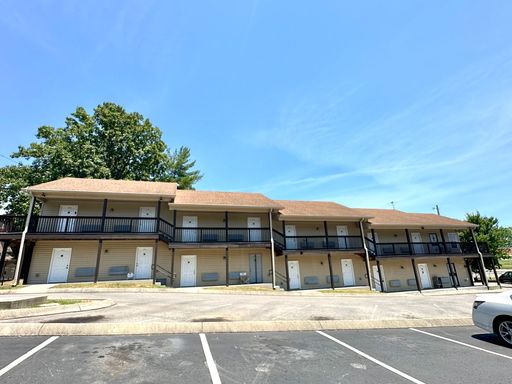 Studio Apartment--Across from Gate 1! Water and Electric Included! – photo 1