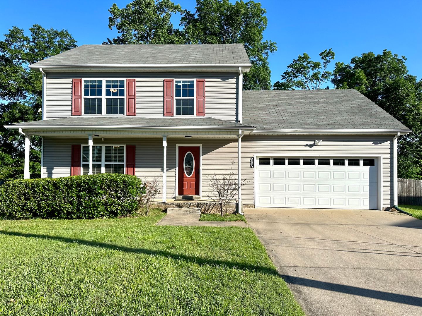 Clarksville House: 1524 Reasons Drive