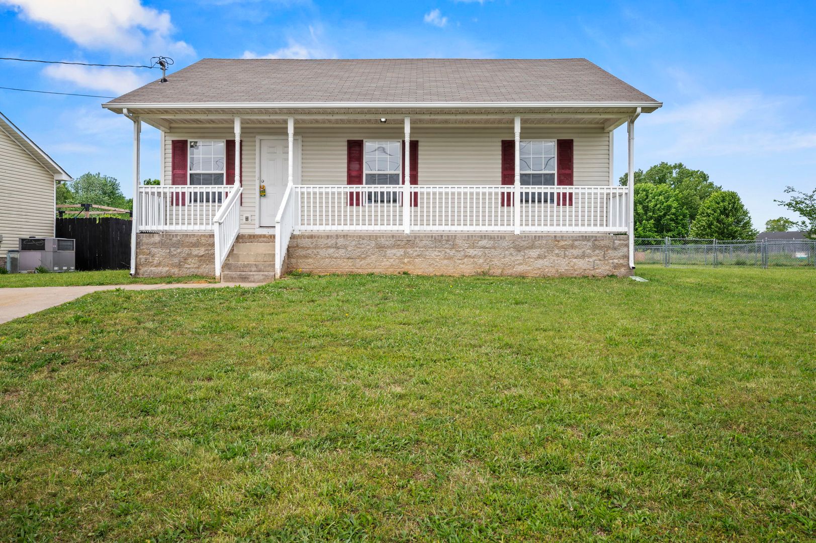 Oak Grove House: 202 Jenna Avenue