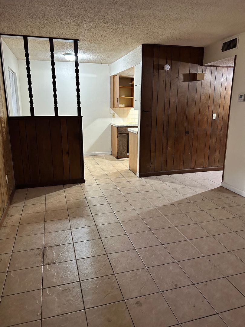 Springdale Apartment: 2100 Carlton Street