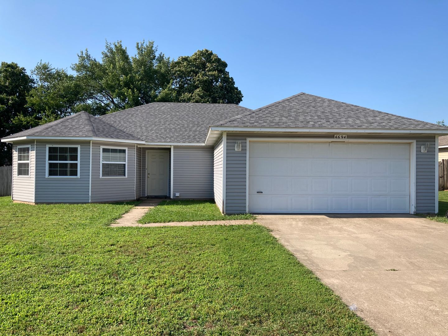 Fayetteville House: 4694 West Dover Street