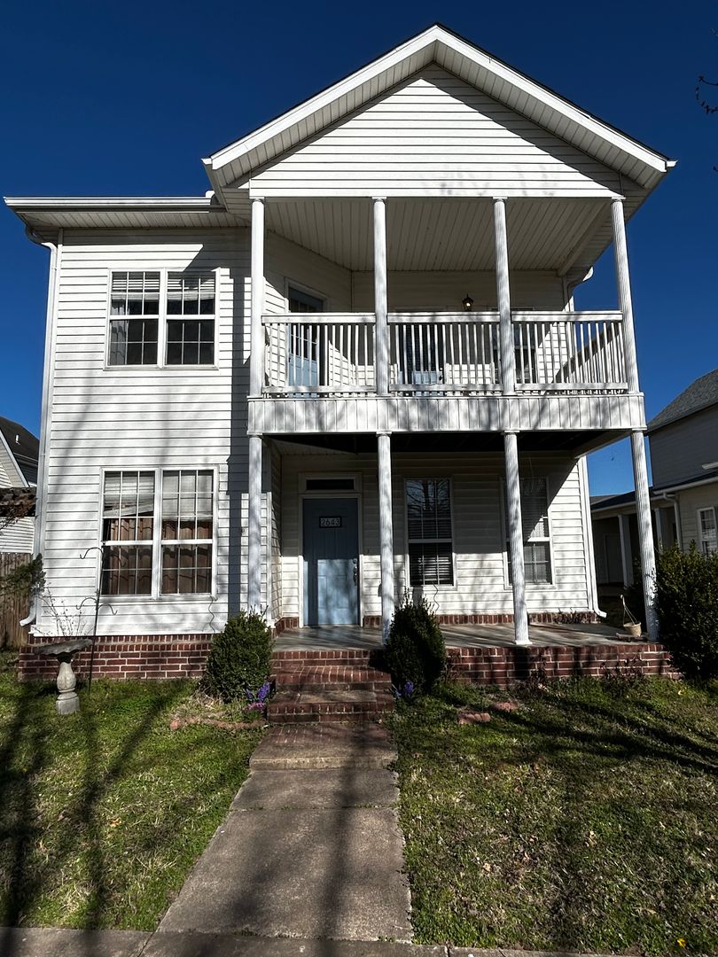 Fayetteville House: 2643 N Westminster Drive