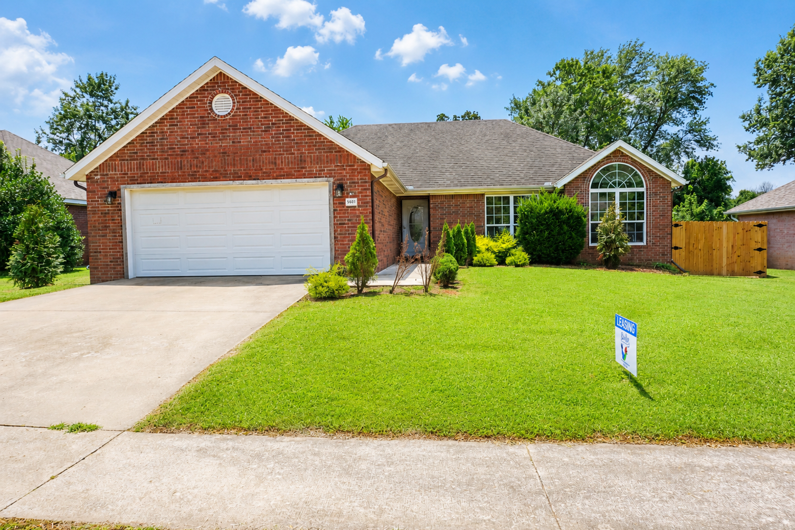 Fayetteville House: 5601 E. Country Ridge