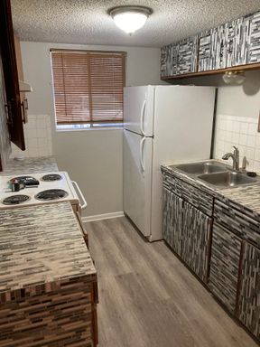 Modern Style Apartment in heart of Springdale! Right off Sunset! – photo 1