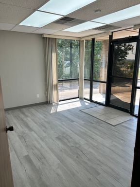 Prime Location Office Space in Fayetteville on Frontage Road!