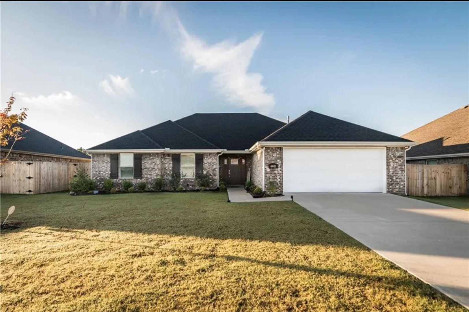 Bentonville House: 4401 SW Cornerstone road