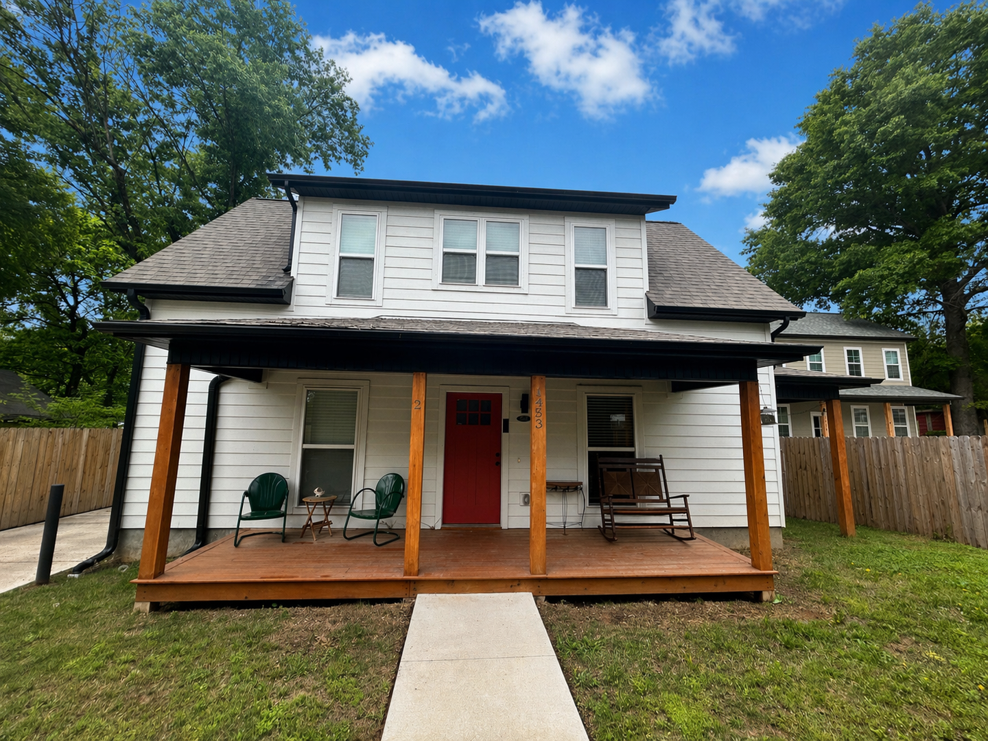 Fayetteville House: 1453 S Washington Ave