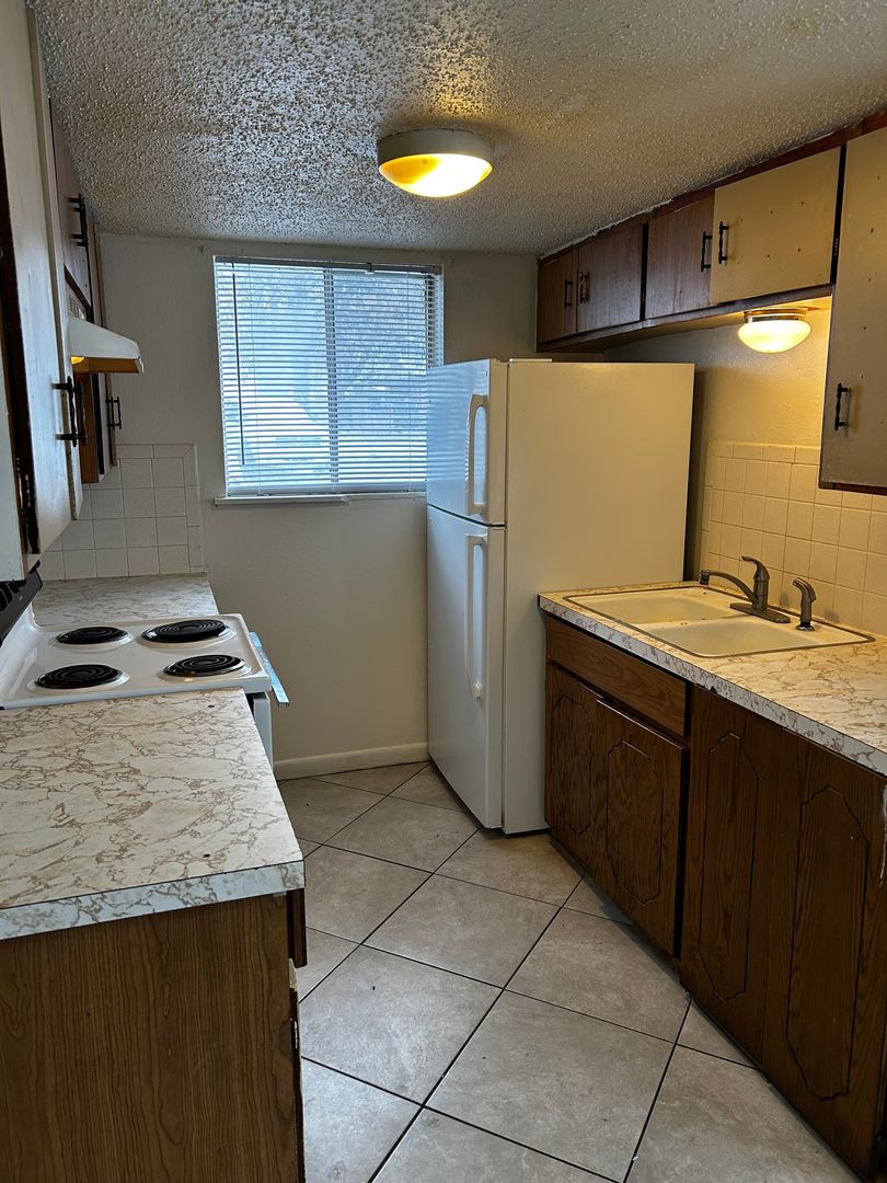 Springdale Apartment: 2100 Carlton Street