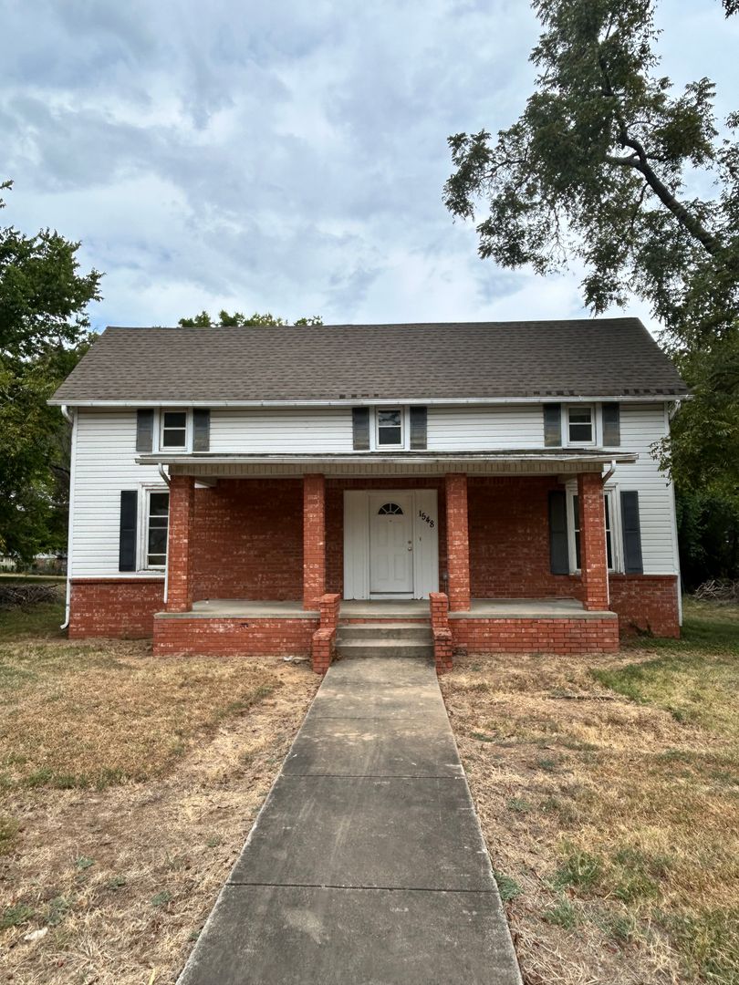Fayetteville House: 1548 E Mission Blvd.