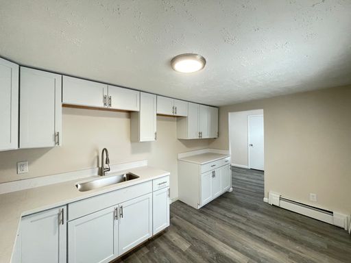 Renovated 2-Bedroom on Manchester's East Side with Off-Street Parking – photo 1
