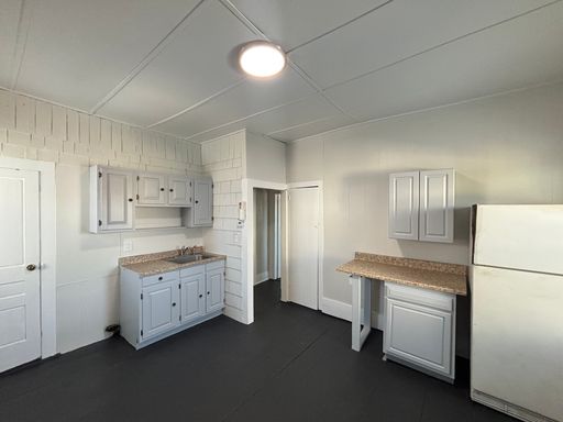 COMING SOON!!! Spacious 612 sq ft 1BD/1BA in Downtown Newmarket | Off Street Parking