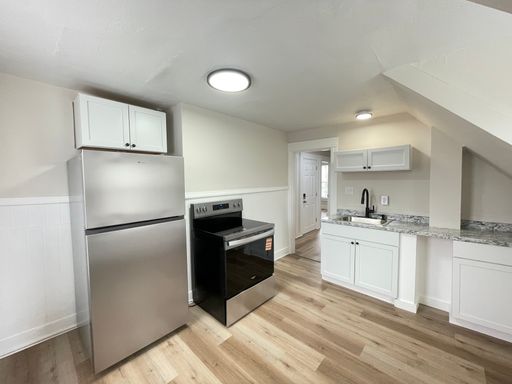 Newly Renovated 2 Bed/1 Bath | 43 Ashland St #3, Manchester, NH – photo 1
