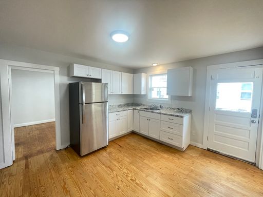 Manchester West Side 2-Bedroom with Off-Street Parking and Dishwasher – photo 1