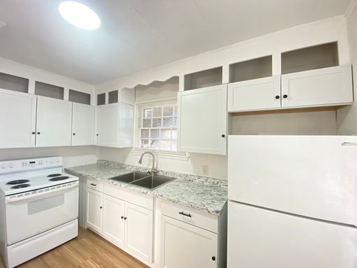 2nd-Floor 1-Bedroom in Dover with Off-Street Parking – photo 1