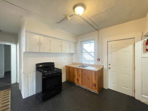 2-Bed Manchester Apartment Steps from Downtown and SNHU Arena – photo 1