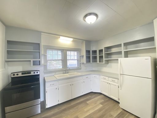 2-Bedroom Manchester Apartment with Coin Laundry On-Site – photo 1