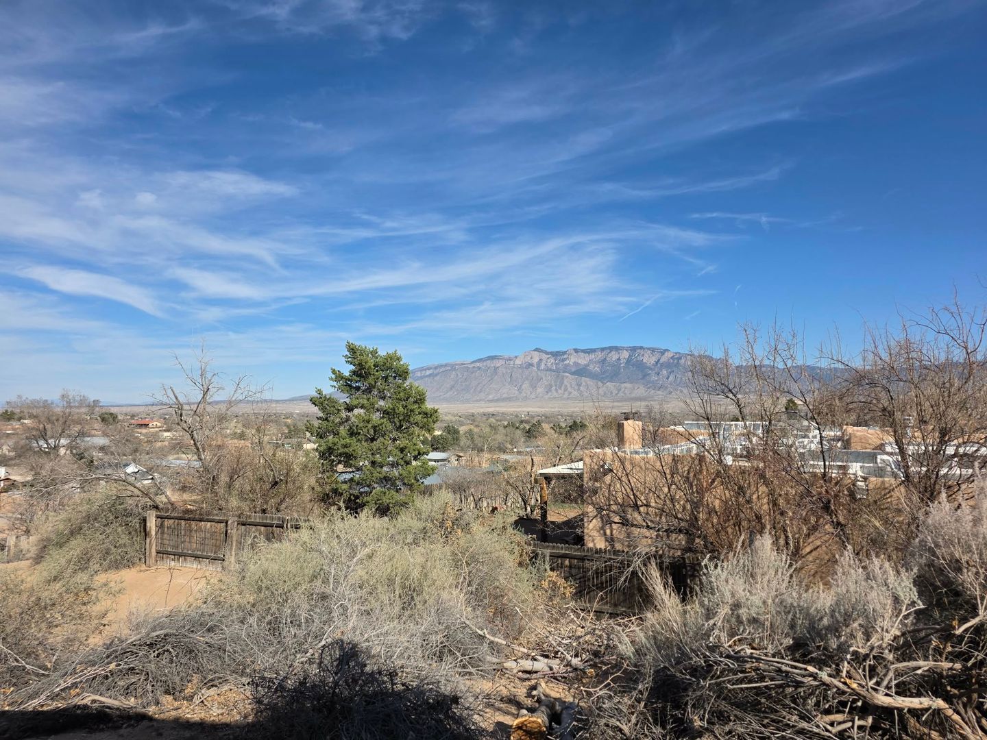 Corrales House: 400 Paseo De Corrales Unit B