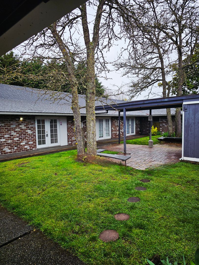 Lakewood Apartment: 11212 Bridgeport Way S.W.