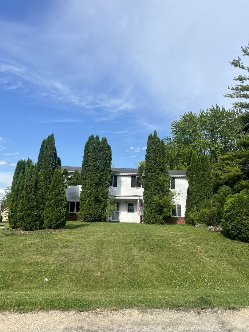West Bend Apartment: 6836-6838 Enge Dr.