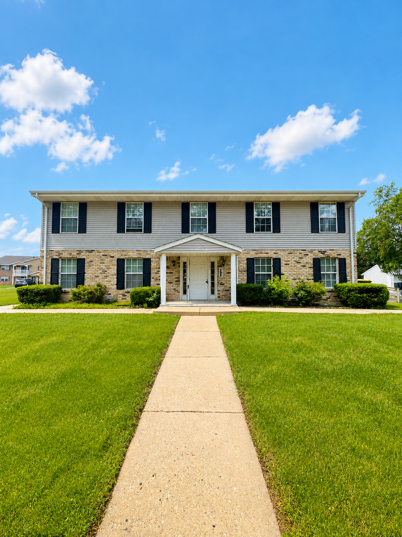 West Bend Apartment: 439 Sheridan Dr.