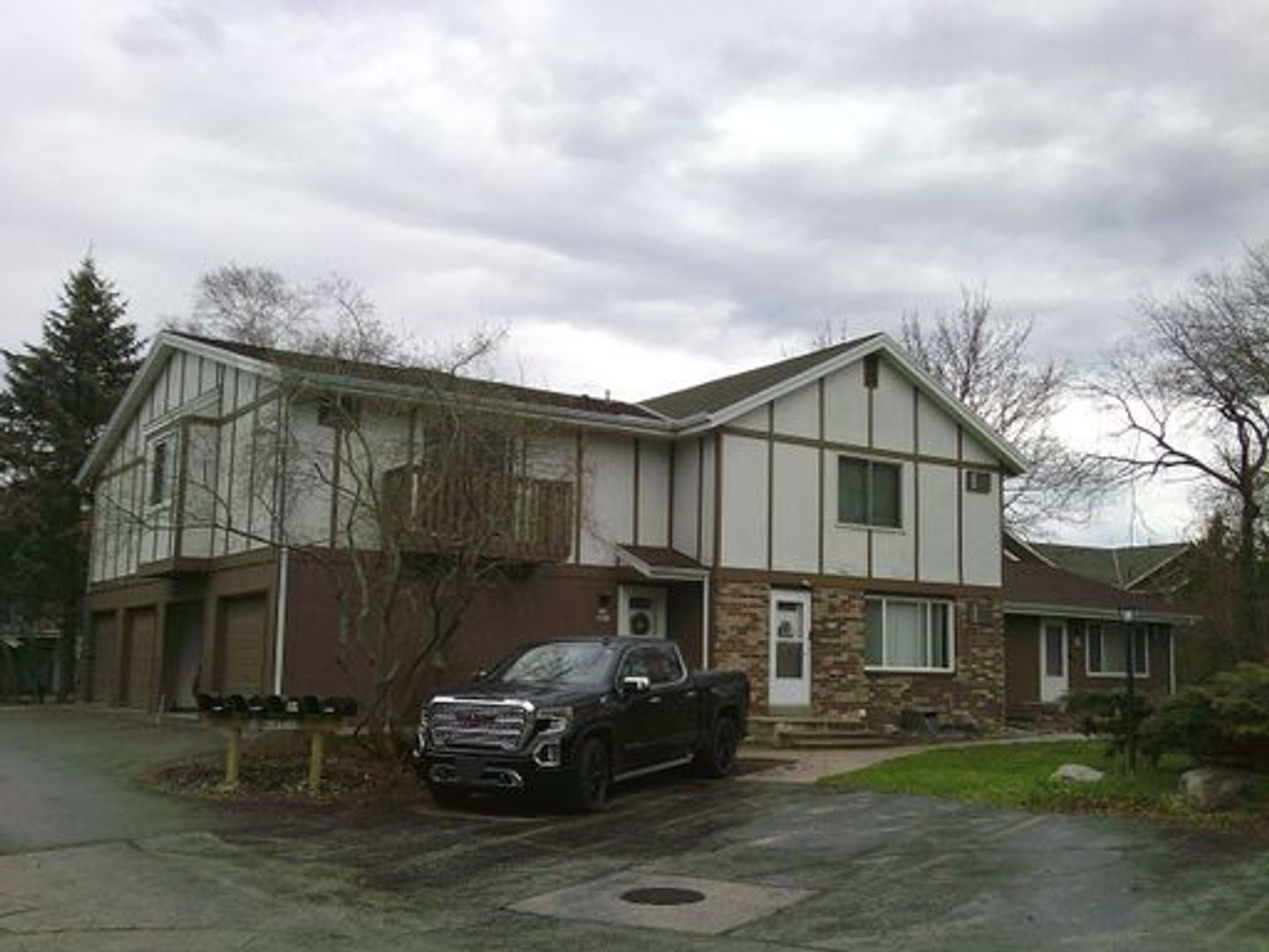 Cedarburg House: N18 W5317 Pierce Ct.