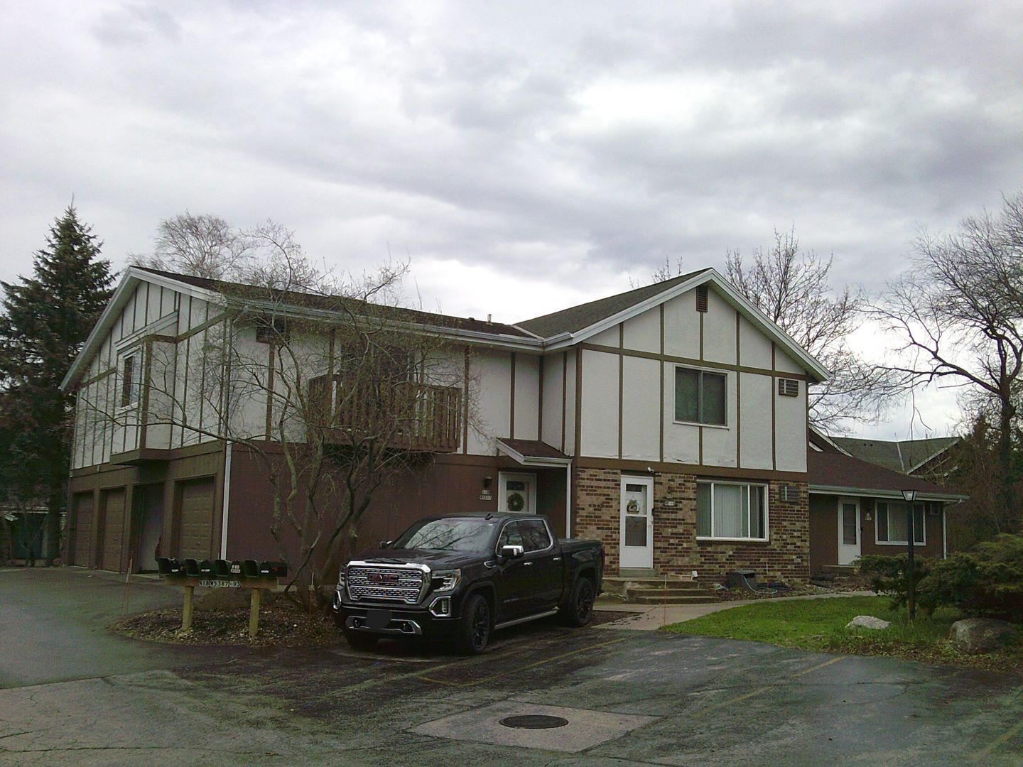 Cedarburg Condo: N18 W5391 Pierce Ct.