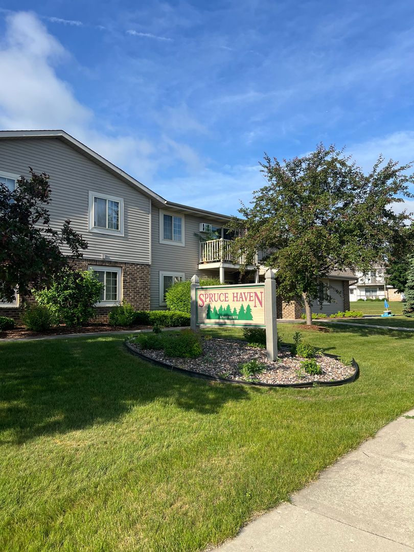 West Bend Apartment: 235 Humar St.
