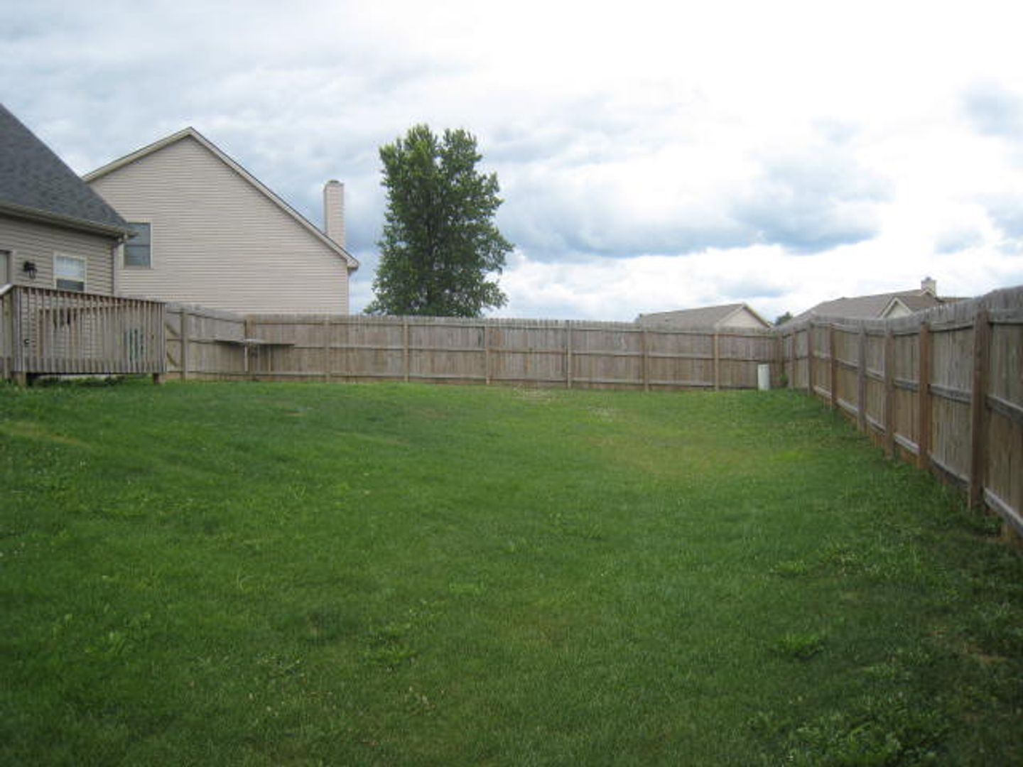 Lexington House: 3053 Many Oaks Park