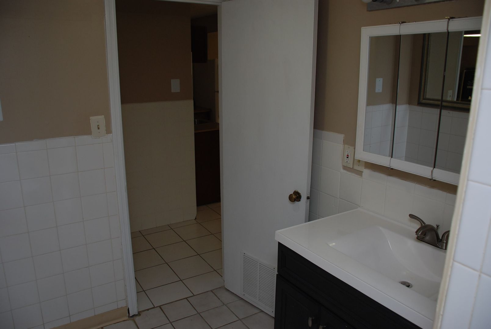 Lexington Apartment: 135 Transcript Avenue