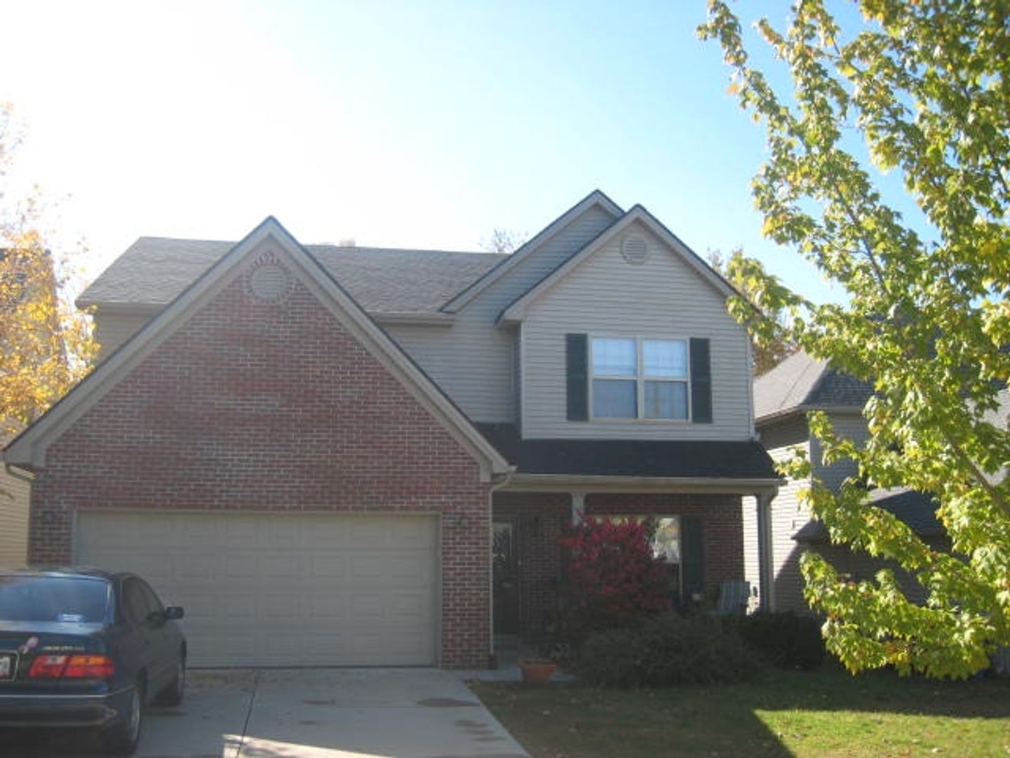 Lexington House: 524 Newbury Way