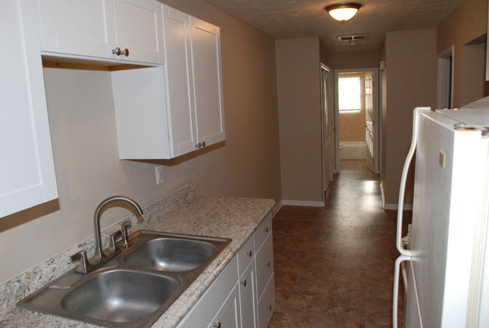 Lexington Apartment: 1344 Royalty Court