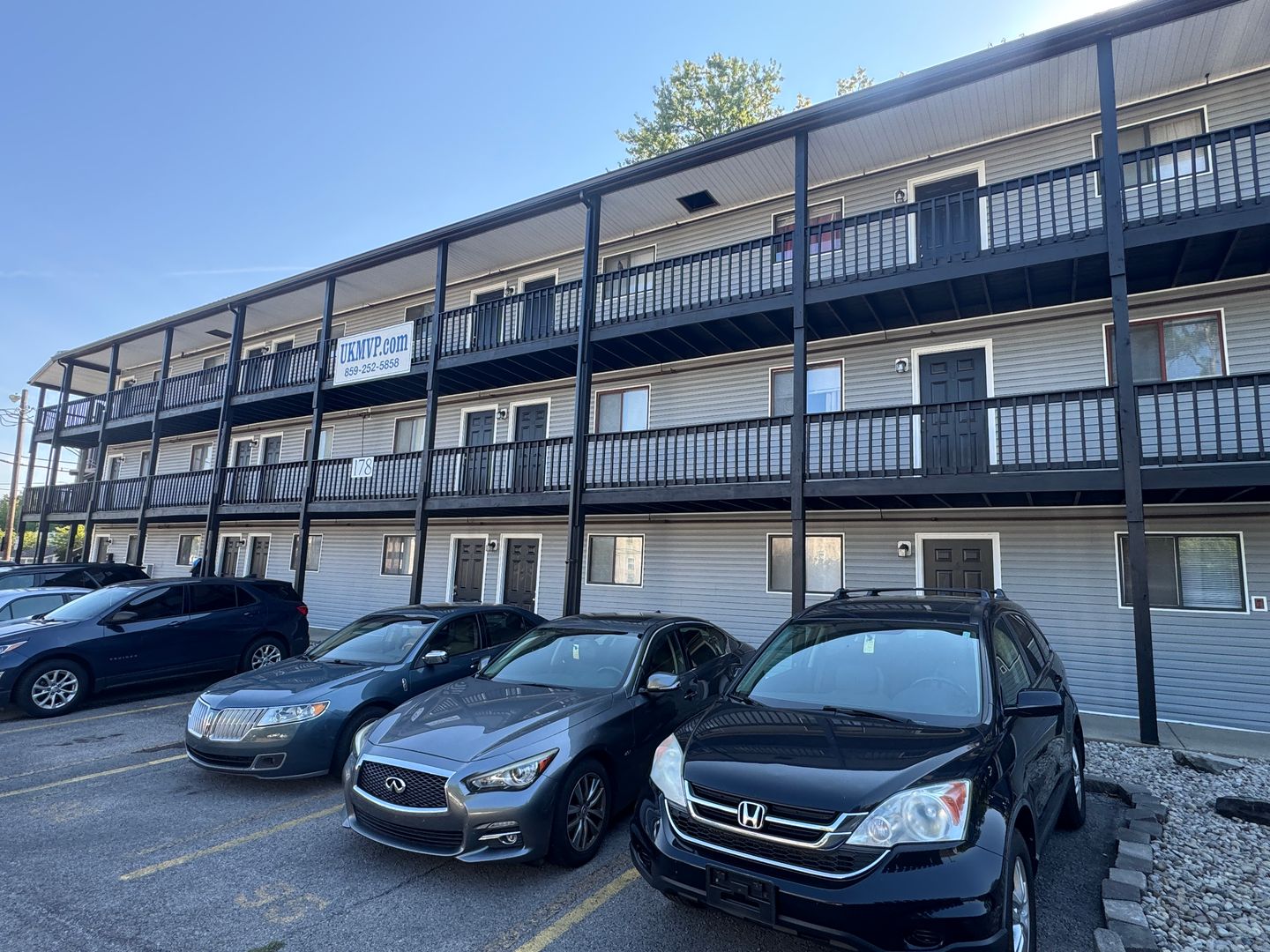 Lexington Apartment: 178 Leader Avenue