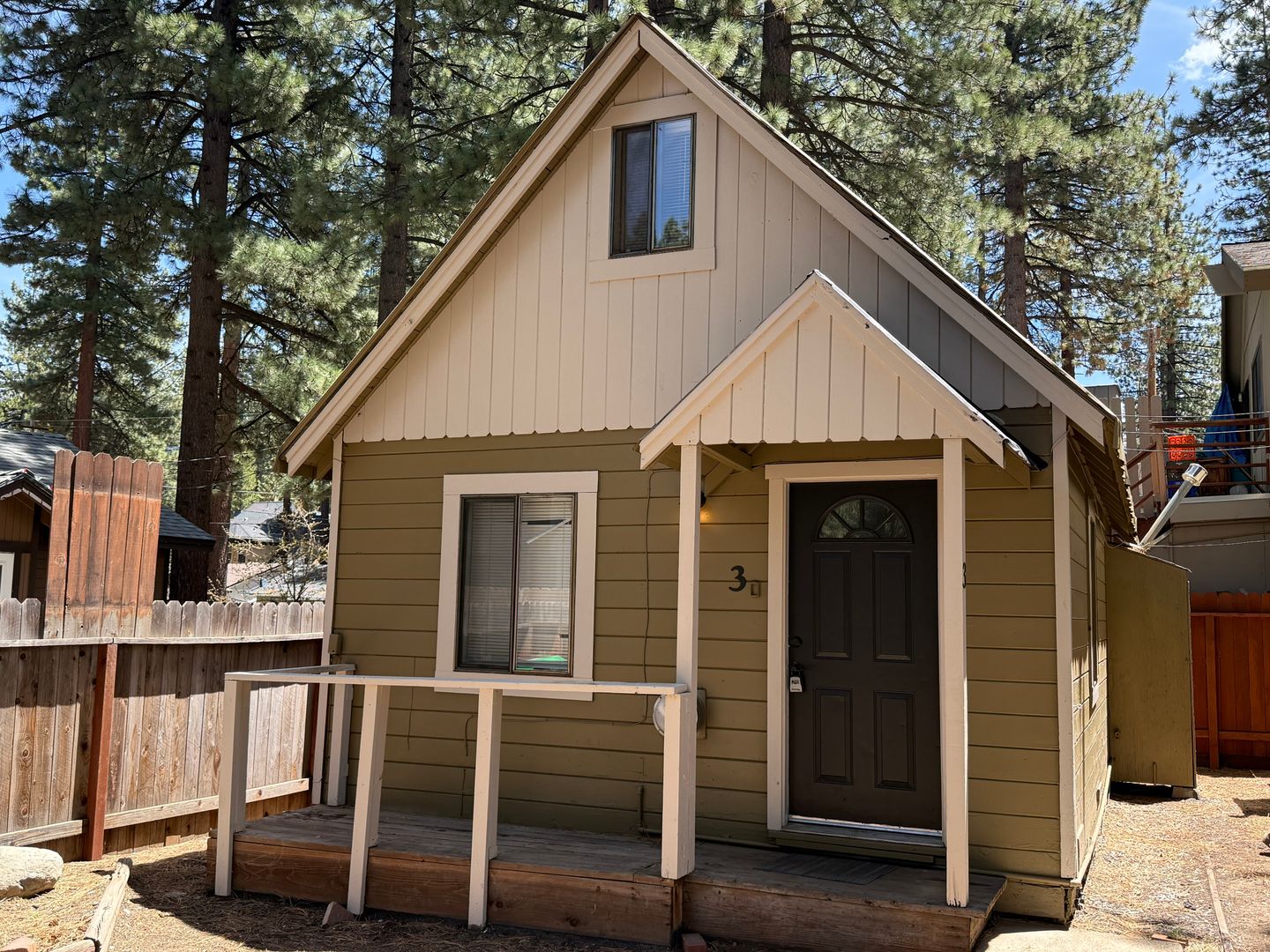 South Lake Tahoe Apartment: 1227 Sierra Blvd