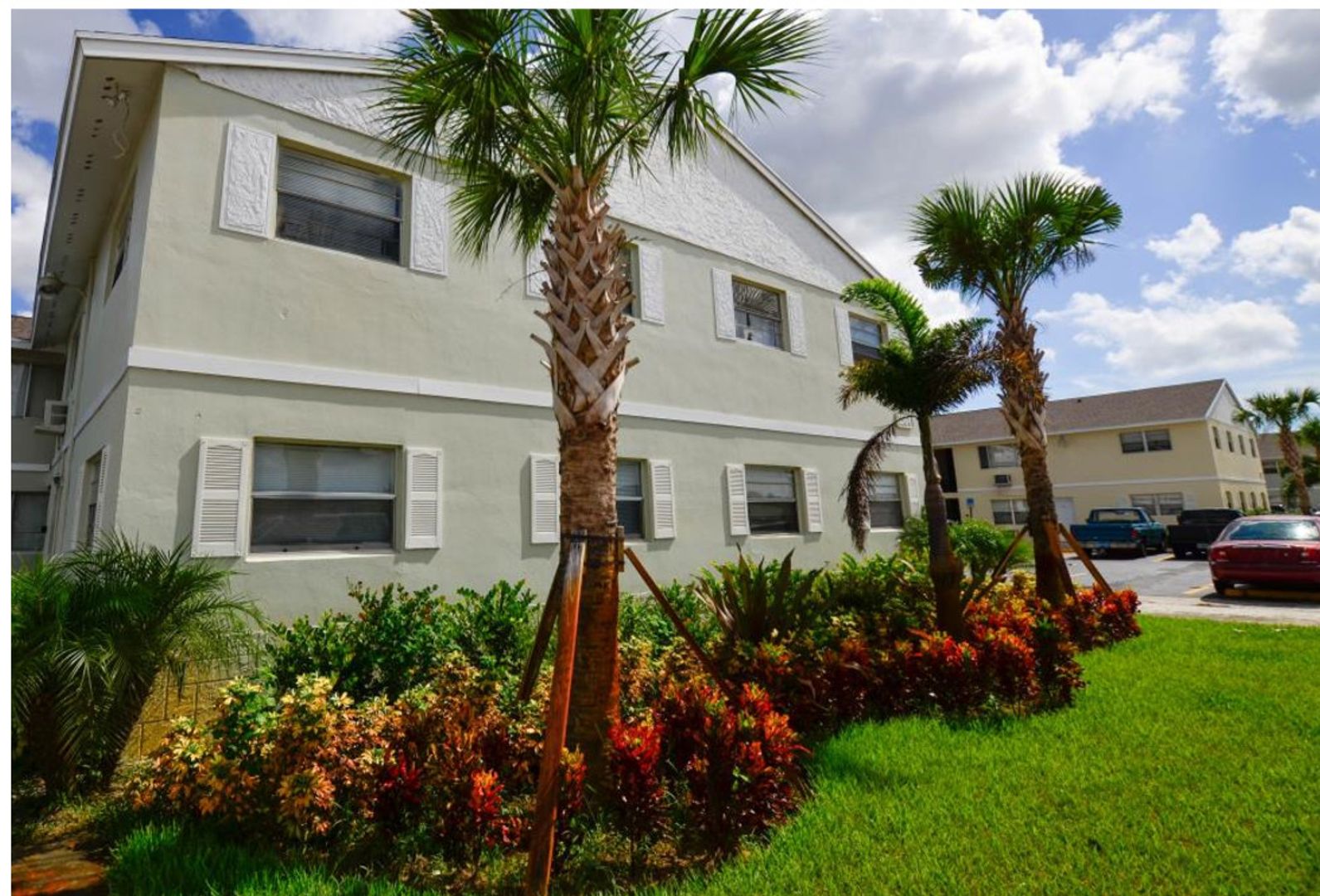 Riviera Beach Apartment: 1540 West Blue Heron Boulevard