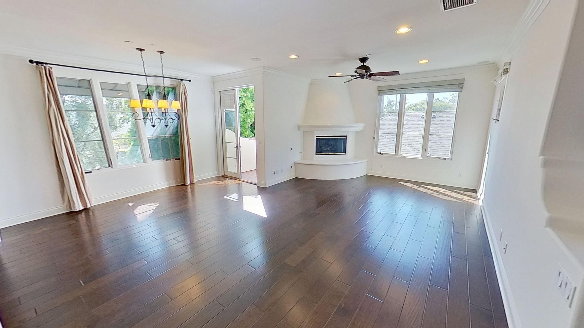 Santa Barbara House: Santa Barbara St - 208