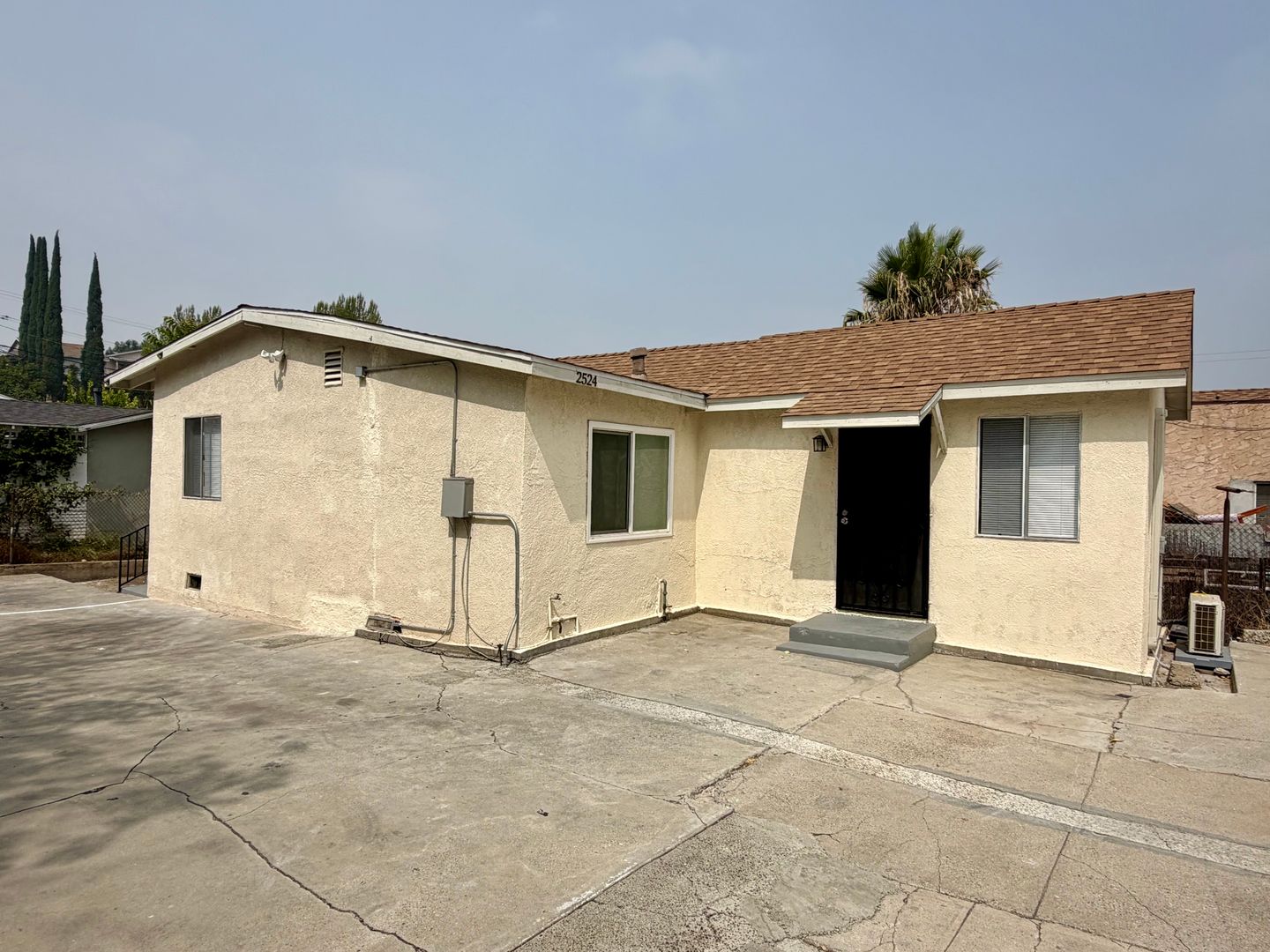 Los Angeles Apartment: 2522-2522 1/2MLancaster Ave