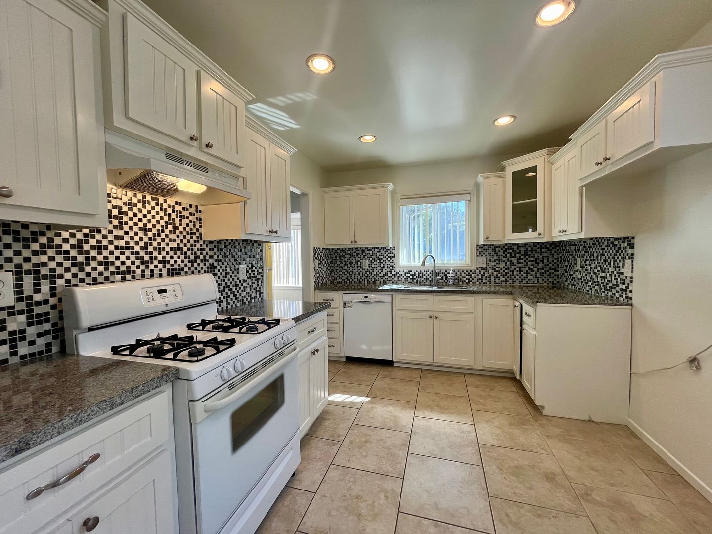 San Pedro Apartment: 936-42 w. 19th Street